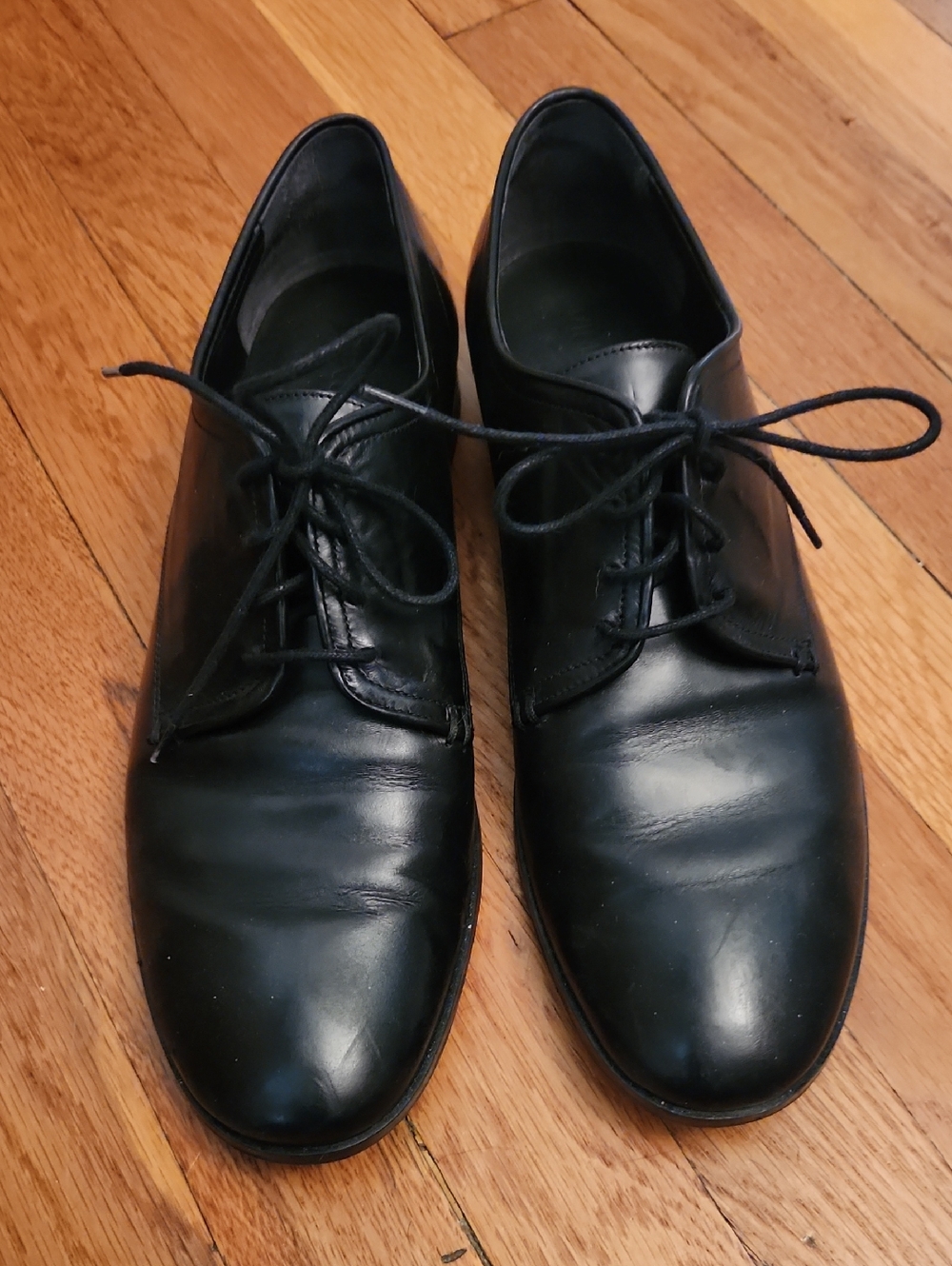 Classic Vince Black Leather Women's Lace-Up Oxfords